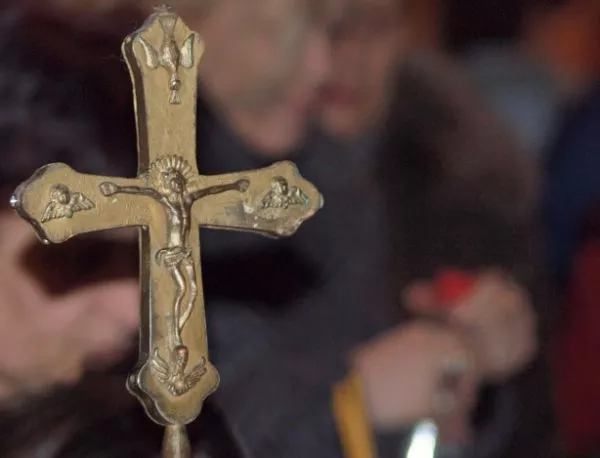 Секс скандал в Сръбската православна църква - разкриха поп сводник