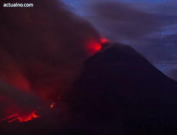 Единадесет души загинаха след изригване на вулкан в Индонезия
