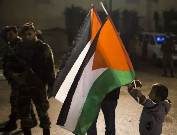 Израел и палестинците продължават размяна на удрари