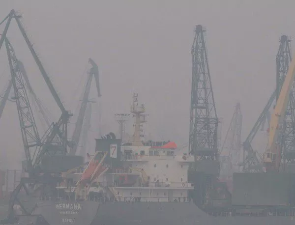 Пристанище "Варна" е затворено заради силен вятър