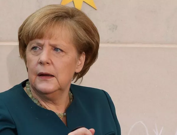 Меркел още се надява на мирен изход от кризата в Украйна