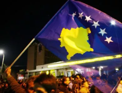 17 полицаи са ранени по време на протести Косово 
