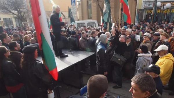 "Атака" поиска премахване на паметника на загиналите американските пилоти