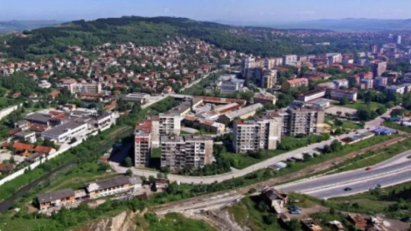 Мазилка падна върху главата на дете в Перник