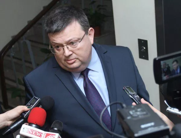 ЕК отговори на Цацаров: Комисията не е казвала, че иска оттеглянето му