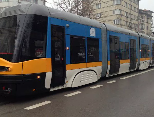 Два трамвая се удариха на пл. "Македония"