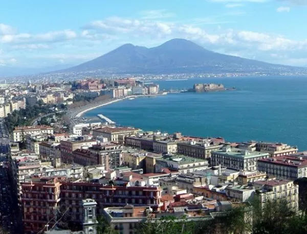 Забраниха ровенето в кофите за боклук на Неапол със заповед