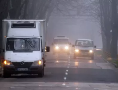 Видимостта по пътищата на Русе и Свищов е до 50 м заради мъгла