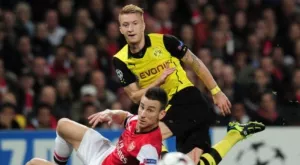 Бекенбауер чака Ройс в Байерн