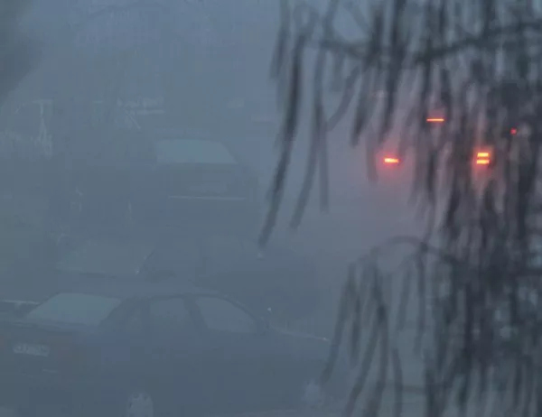 Мъгла затруднява движението през прохода "Петрохан"