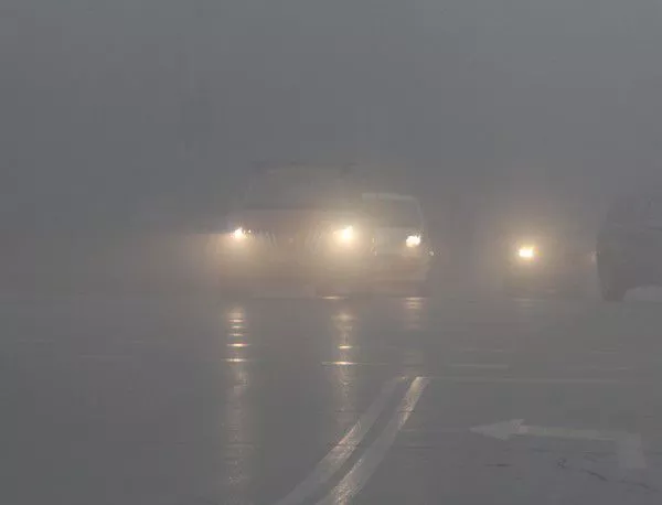 До 50-100 м е ограничена видимостта в област Бургас поради мъгла