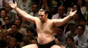 Котоошу нагости бивш министър със саке и суши (СНИМКИ)