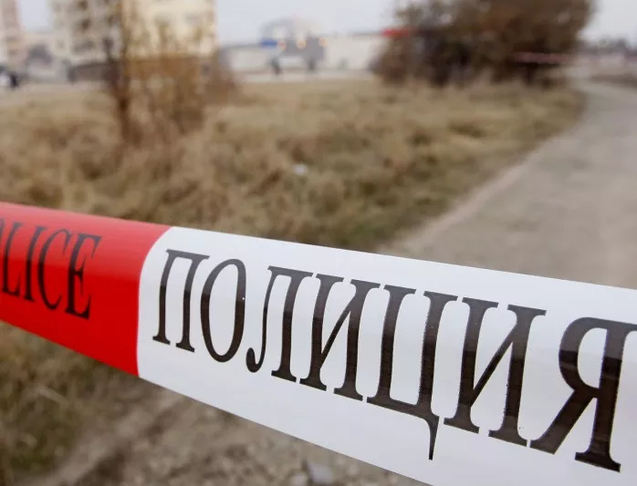 Млад мъж уби майка си в Русе, полицията издирва извършителя