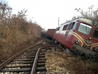 Катастрофа между влак и камион при Септември, има пострадали