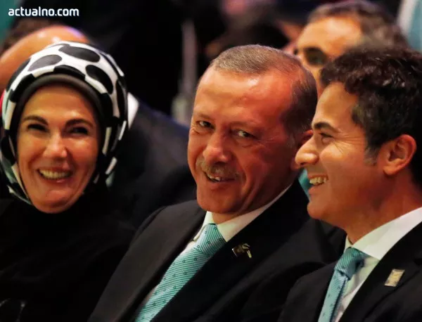 Ердоган започна да разчиства "врагове" в банковата и медийната сфера