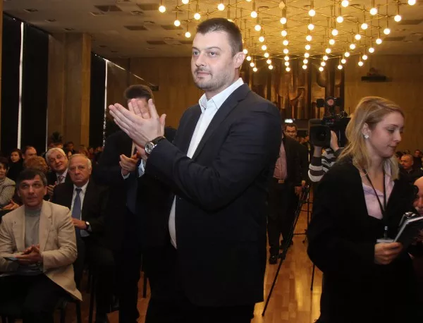 Бареков обяви, че е дарил половин милион лева на движението си
