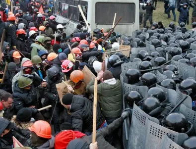Свиреп бой в Киев, полицията използва водно оръдие при - 7 градуса по Целзий
