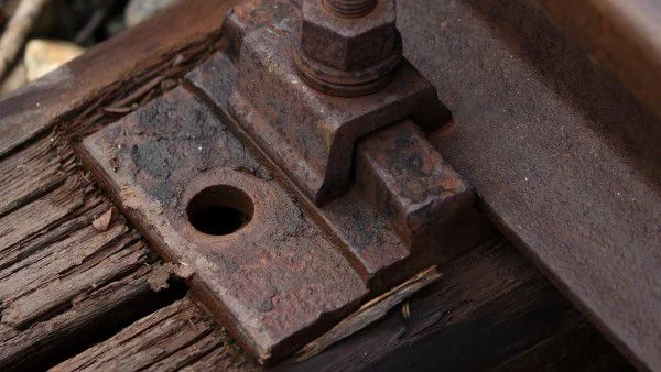  200 души са се събрали на жп гарата в Карлово, за да протестират