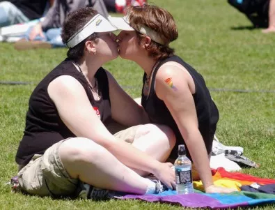 САЩ ще осигурят повече права за гей двойките