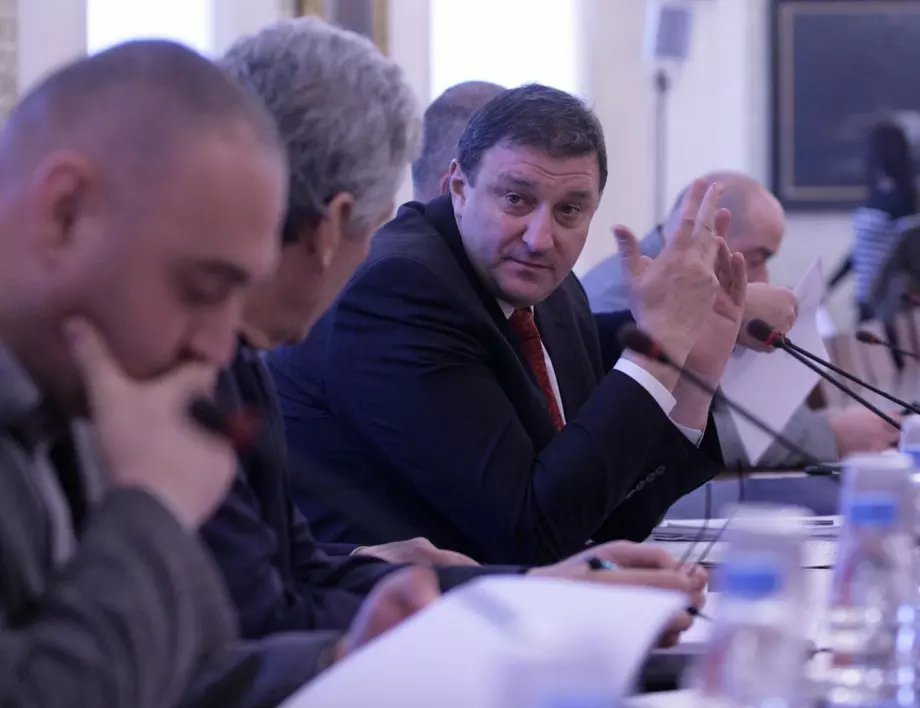 Петър Мутафчиев: БСП да обяви курс към предсрочните избори