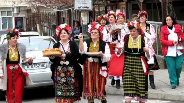 Как отбелязват Бабинден в Несебър