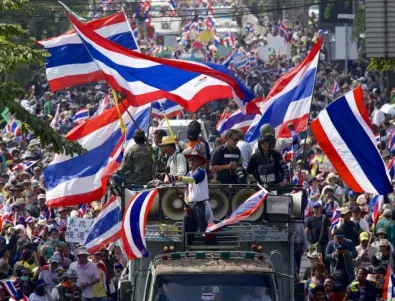 Изненадващи новини около бивш тайландски премиер - завърна се от изгнание