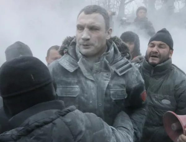 Киев стана бойно поле, Кличко заплашва, че ще преминат в офанзива 