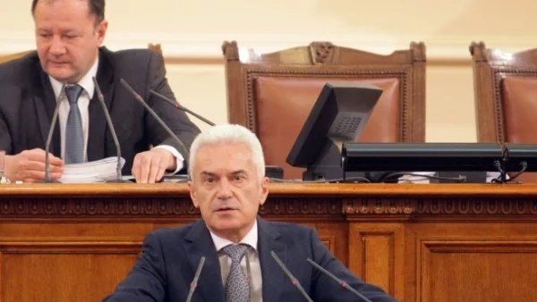 Подавам си имунитета, за да предотвратя Трета световна война и защото иначе извънземните не осъществяват контакт