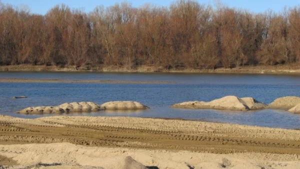 Острови по Дунава се местят от румънски води в български и обратно