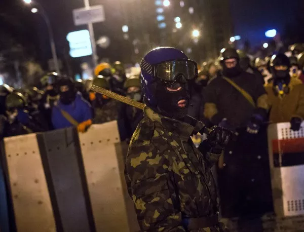 Демонстранти са принудили 30 души от "Беркут" да се закълнат във вярност на украинския народ