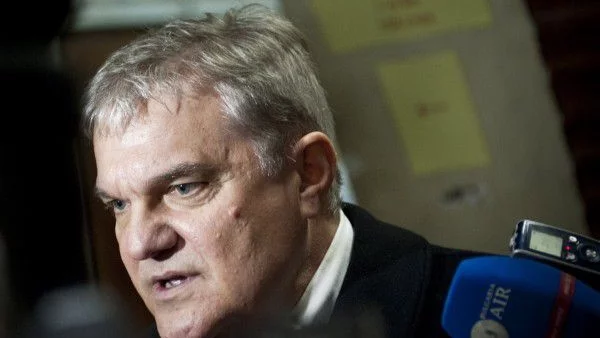 Румен Петков: Борбата с тероризма у нас трябва да започне от бежанците