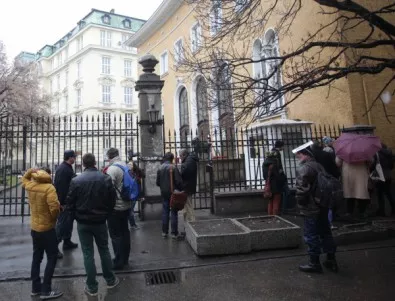 Студенти излизат на протест заради окупацията на СУ