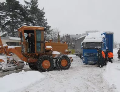 Община Смолян припомня на гражданите си да почистват снега от прилежащите тротоари