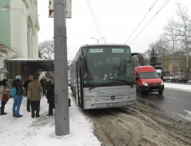 Жп връзката между Бургас и Варна се осъществява с автобус през Карнобат