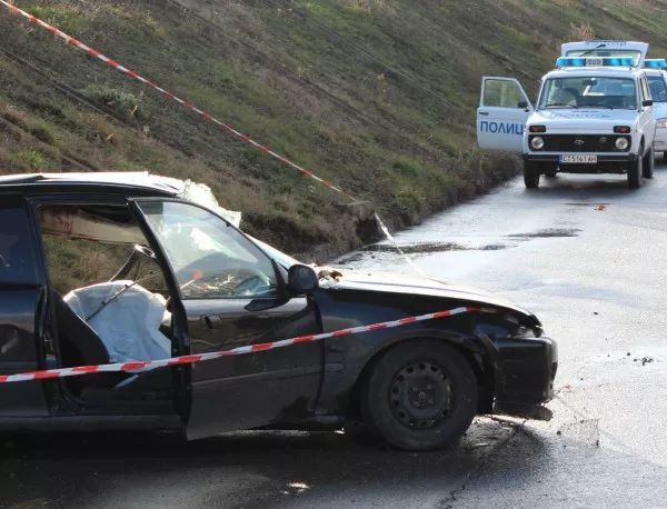 Безумно изпреварване довело до катастрофата с две жертви край Перущица