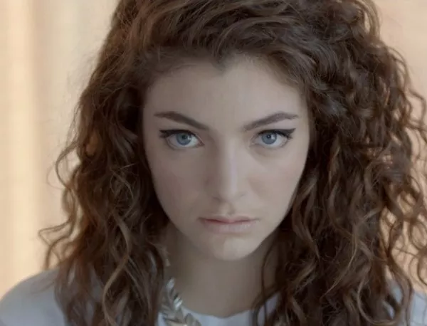 Lorde отменя концерти заради родителите си