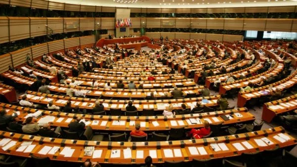 Евродепутатите ще решават дали да заседават само в Брюксел