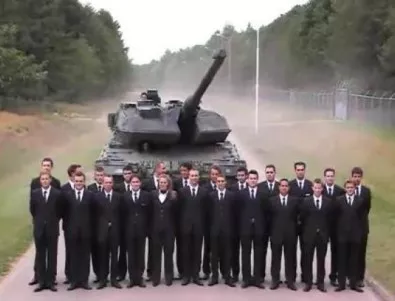 Група доброволци застана на пътя на гигантски танк