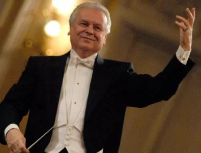 Юрий Симонов дирижира оркестъра на Софийската филхармония