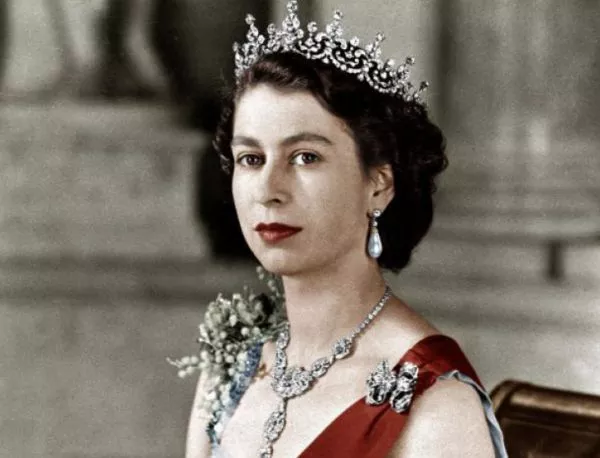 Умира крал Джордж VI и Елизабет II става кралица на Великобритания и Северна Ирландия