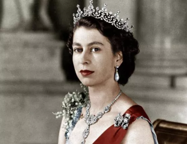 Умира крал Джордж VI и Елизабет II става кралица на Великобритания и Северна Ирландия
