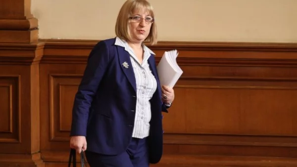 Цачева: ГЕРБ не подкрепя предложението да се гласува с два знака
