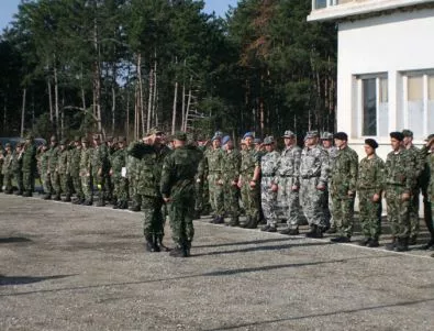Президентът ще удостои с висше военно звание офицери от армията