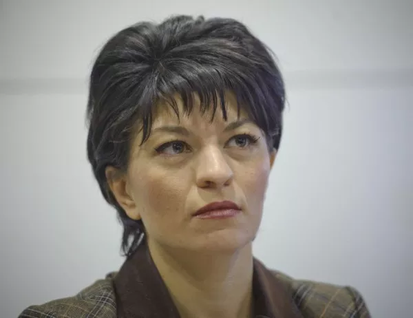 Депутат от ГЕРБ се подиграва с кметицата на "Младост"