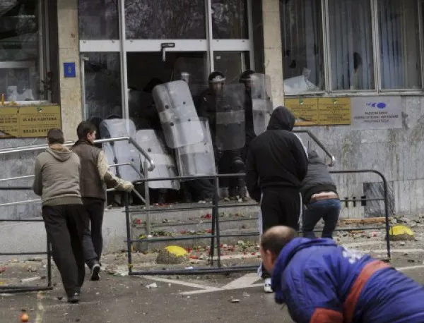 130 ранени при протести в Босна. Демонстранти: Нямаме нищо за ядене, а вие?