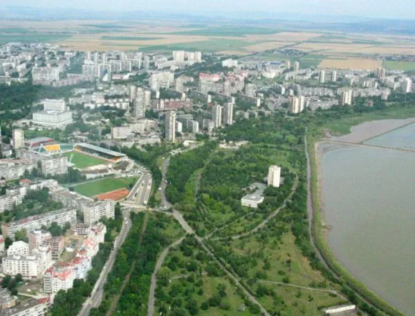 Близо 12 000 души празнуват имен ден в Бургас 