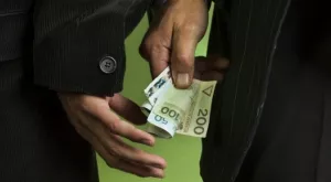 Шеф във ФИФА е арестуван заради корупция и пране на пари