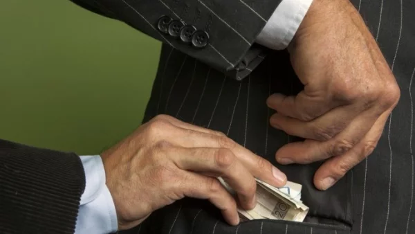 Румънската прокуратура работи по 4500 случая на корупция 