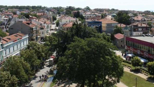 Пускат допълнителни автобусни линии в Бургас на Архангелова Задушница