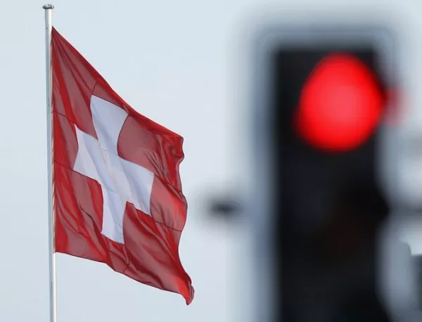 Франция обяви референдума в Швейцария за "самоубийство"